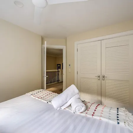 Manuka Lakeside Apt- Free Parking- Walk To Town