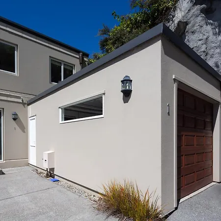 Manuka Lakeside Apt- Free Parking- Walk To Town